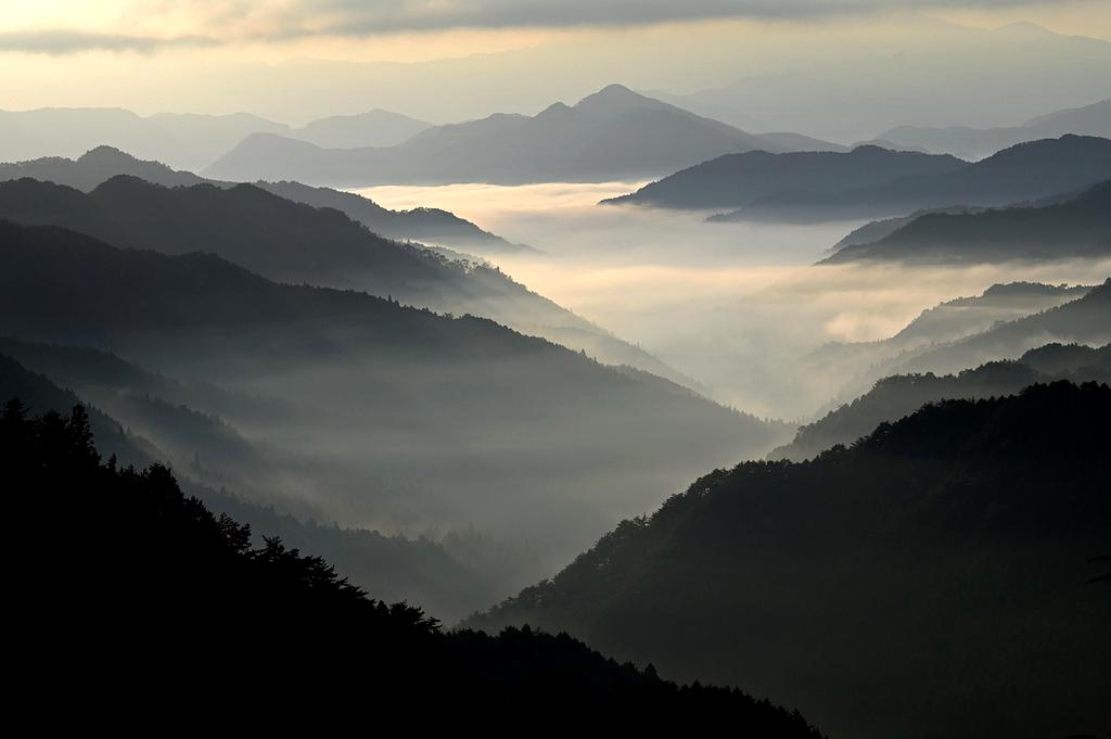 Augmented reality travel assistant displaying real-time information overlay