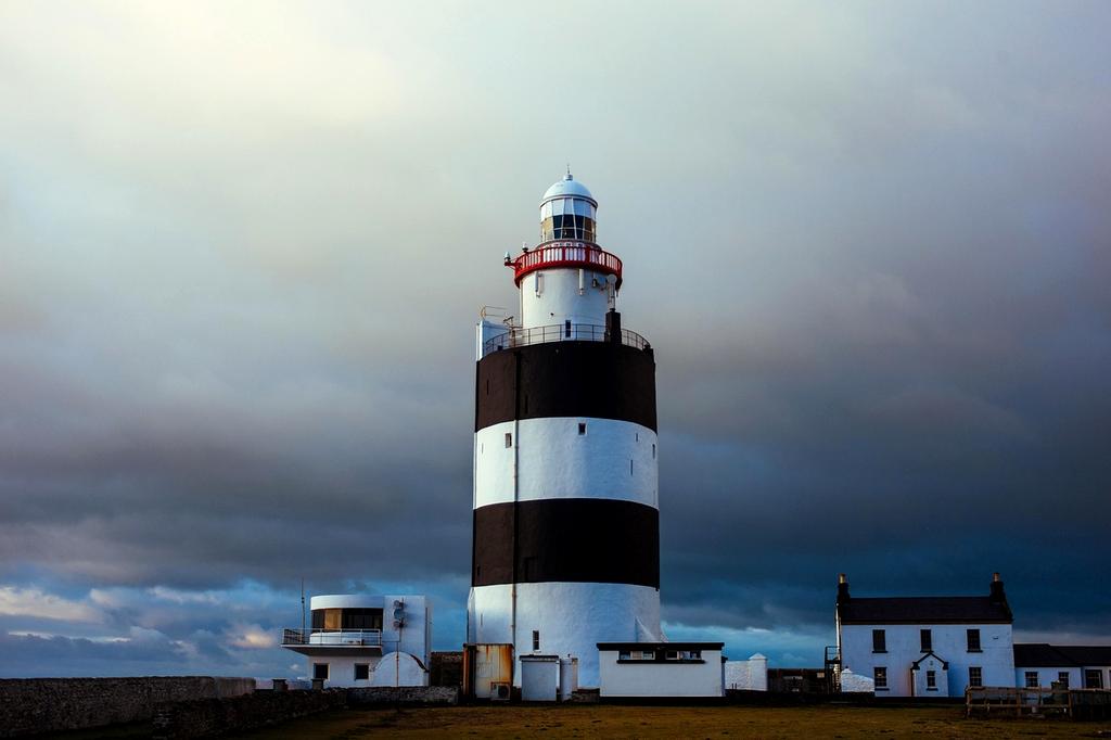 3D holographic world map with real-time security data overlay